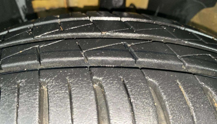 2022 Renault Kwid CLIMBER 1.0 AMT (O), Petrol, Automatic, 11,121 km, Left Front Tyre Tread