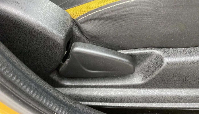 2022 Renault Kwid CLIMBER 1.0 AMT (O), Petrol, Automatic, 11,121 km, Driver Side Adjustment Panel