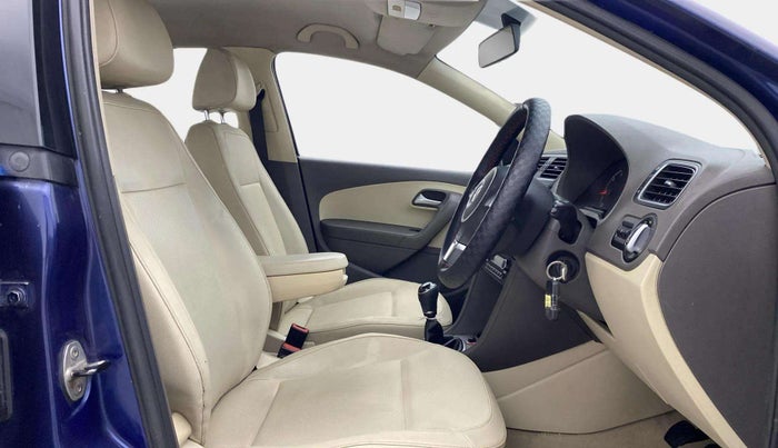 2013 Volkswagen Vento HIGHLINE DIESEL 1.6, Diesel, Manual, 1,10,223 km, Right Side Front Door Cabin