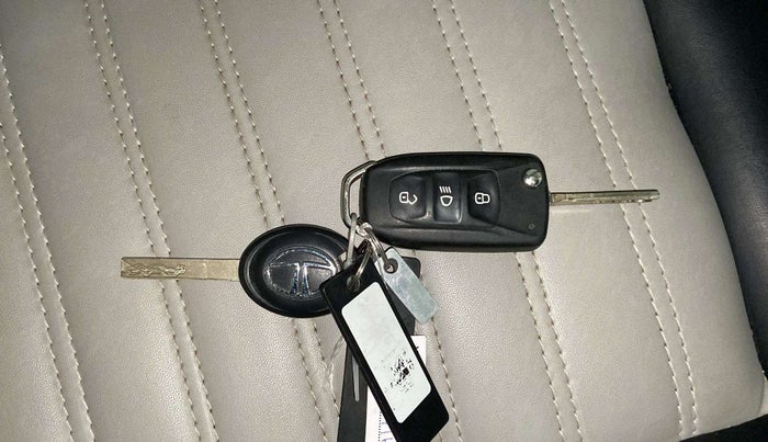 2022 Tata Tiago XZ PLUS CNG, CNG, Manual, 43,346 km, Key Close Up
