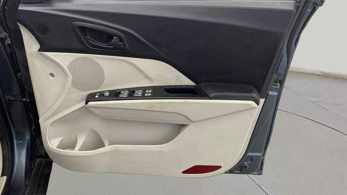 2019 Mahindra XUV300 W4 1.5 DIESEL, Diesel, Manual, 56,930 km, Driver Side Door Panels Control