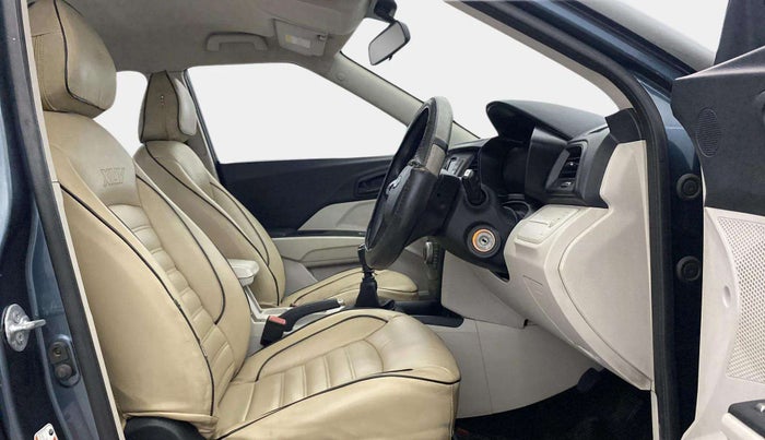 2019 Mahindra XUV300 W4 1.5 DIESEL, Diesel, Manual, 56,930 km, Right Side Front Door Cabin