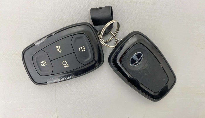 2023 Tata PUNCH CREATIVE  MT, Petrol, Manual, 39,971 km, Key Close Up