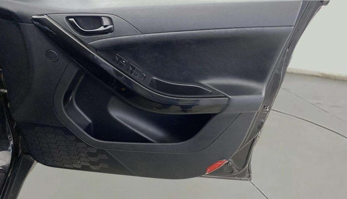 2022 Tata NEXON XZ PLUS (O) PETROL, Petrol, Manual, 32,874 km, Driver Side Door Panels Control