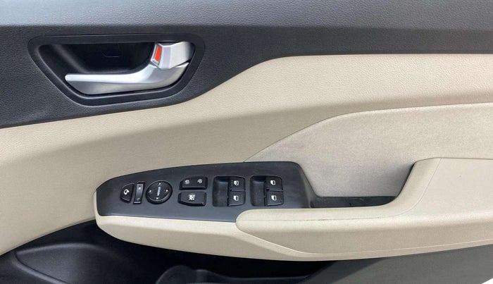 2017 Hyundai Verna 1.6 CRDI SX + AT, Diesel, Automatic, 85,811 km, Driver Side Door Panels Control