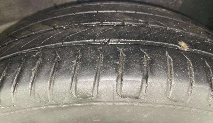2017 Hyundai Verna 1.6 CRDI SX + AT, Diesel, Automatic, 85,811 km, Right Front Tyre Tread