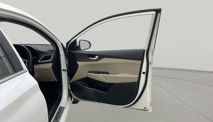 2017 Hyundai Verna 1.6 CRDI SX + AT, Diesel, Automatic, 85,811 km, RHS Front Door