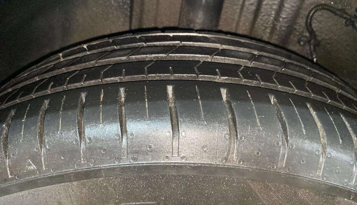 2023 Tata ALTROZ XZ PLUS O SUNROOF CNG, CNG, Manual, 61,077 km, Right Rear Tyre Tread