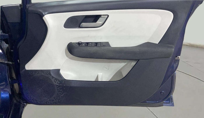 2023 Tata ALTROZ XZ PLUS O SUNROOF CNG, CNG, Manual, 61,077 km, Driver Side Door Panels Control