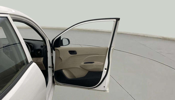 2020 Hyundai NEW SANTRO SPORTZ CNG, CNG, Manual, 61,407 km, RHS Front Door