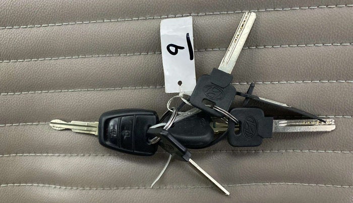 2015 Hyundai Grand i10 SPORTZ 1.2 KAPPA VTVT, Petrol, Manual, 44,406 km, Key Close Up