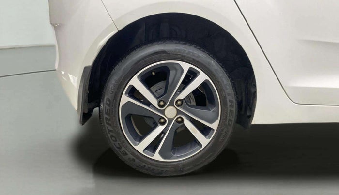 2023 Tata ALTROZ XZ CNG, CNG, Manual, 30,448 km, Right Rear Wheel