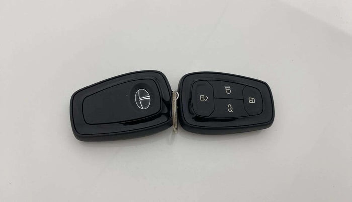 2023 Tata ALTROZ XZ CNG, CNG, Manual, 30,448 km, Key Close Up