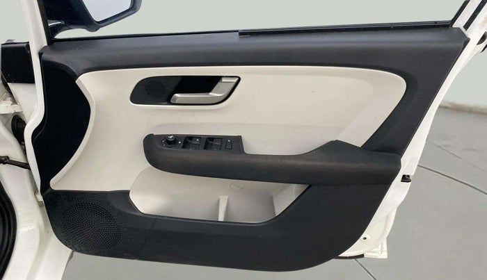2023 Tata ALTROZ XZ CNG, CNG, Manual, 30,448 km, Driver Side Door Panels Control