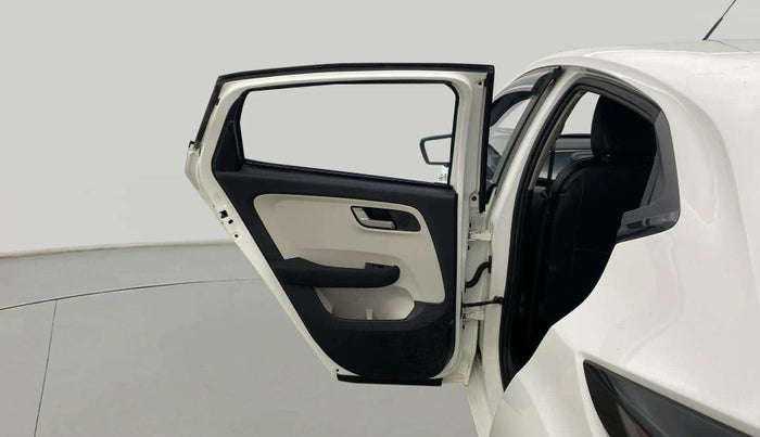 2023 Tata ALTROZ XZ CNG, CNG, Manual, 30,448 km, LHS Rear Door