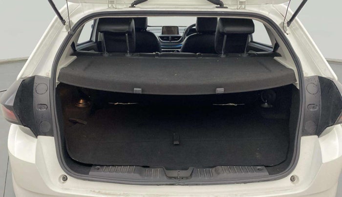 2023 Tata ALTROZ XZ CNG, CNG, Manual, 30,448 km, Boot Inside