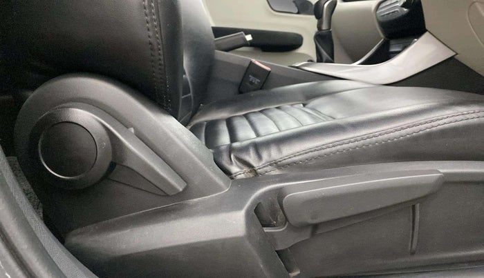 2023 Tata ALTROZ XZ CNG, CNG, Manual, 30,448 km, Driver Side Adjustment Panel