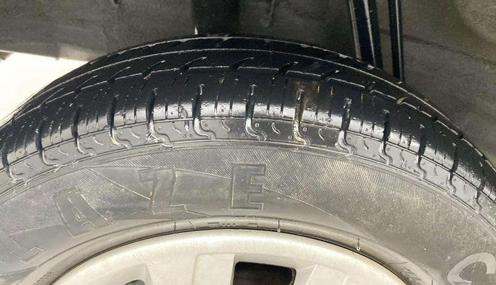 2016 Renault Kwid RXL, Petrol, Manual, 29,951 km, Right Rear Tyre Tread