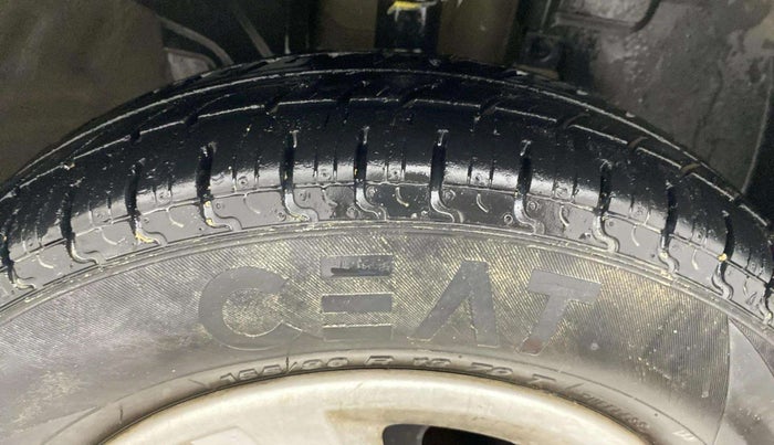 2016 Renault Kwid RXL, Petrol, Manual, 29,951 km, Right Front Tyre Tread