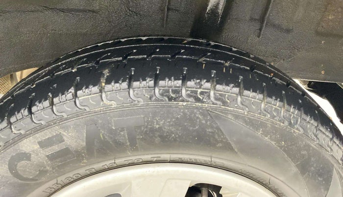 2016 Renault Kwid RXL, Petrol, Manual, 29,951 km, Left Rear Tyre Tread