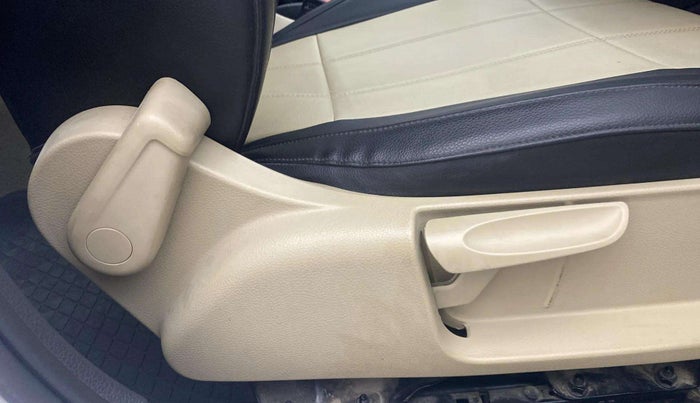 2016 Volkswagen Ameo HIGHLINE1.2L, Petrol, Manual, 28,308 km, Driver Side Adjustment Panel
