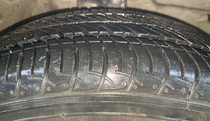2016 Maruti Celerio ZXI AMT (O), Petrol, Automatic, 33,843 km, Right Front Tyre Tread