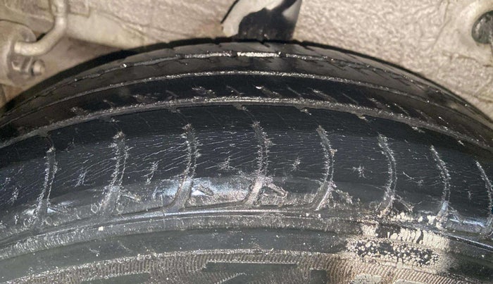 2016 Maruti Celerio ZXI AMT (O), Petrol, Automatic, 33,843 km, Right Rear Tyre Tread