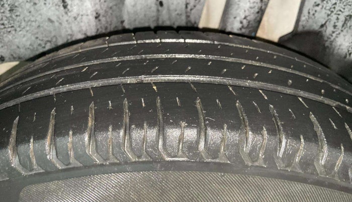 2019 Maruti Swift LXI, Petrol, Manual, 68,107 km, Left Rear Tyre Tread