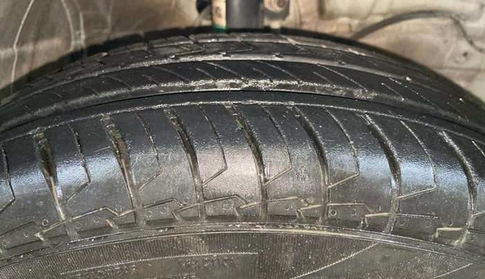 2019 Maruti Swift LXI, Petrol, Manual, 68,107 km, Right Front Tyre Tread
