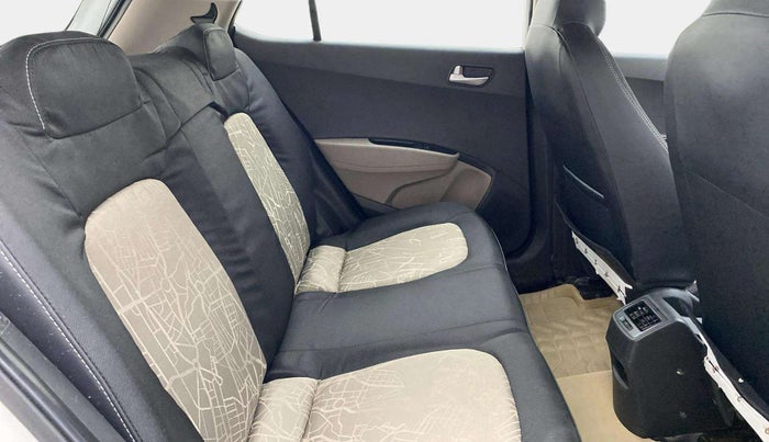 2018 Hyundai Grand i10 SPORTZ (O) AT 1.2 KAPPA VTVT, Petrol, Automatic, 28,872 km, Right Side Rear Door Cabin