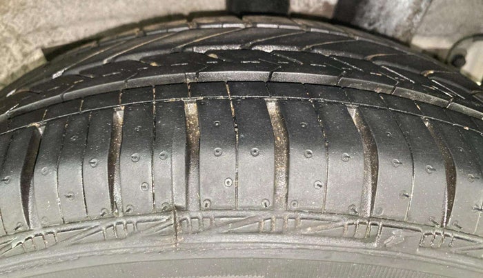2018 Hyundai Grand i10 SPORTZ (O) AT 1.2 KAPPA VTVT, Petrol, Automatic, 28,872 km, Left Rear Tyre Tread