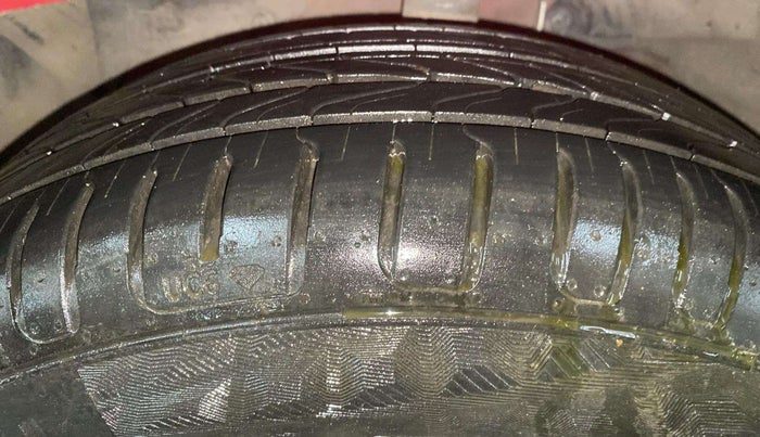 2018 Ford Figo Aspire TITANIUM 1.2 PETROL, Petrol, Manual, 37,932 km, Left Front Tyre Tread