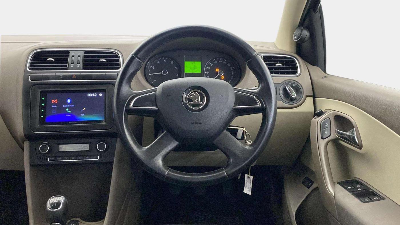 2013 Skoda Rapid ELEGANCE 1.6 MPI MT, Petrol, Manual, 45,311 km, Steering Wheel Close Up