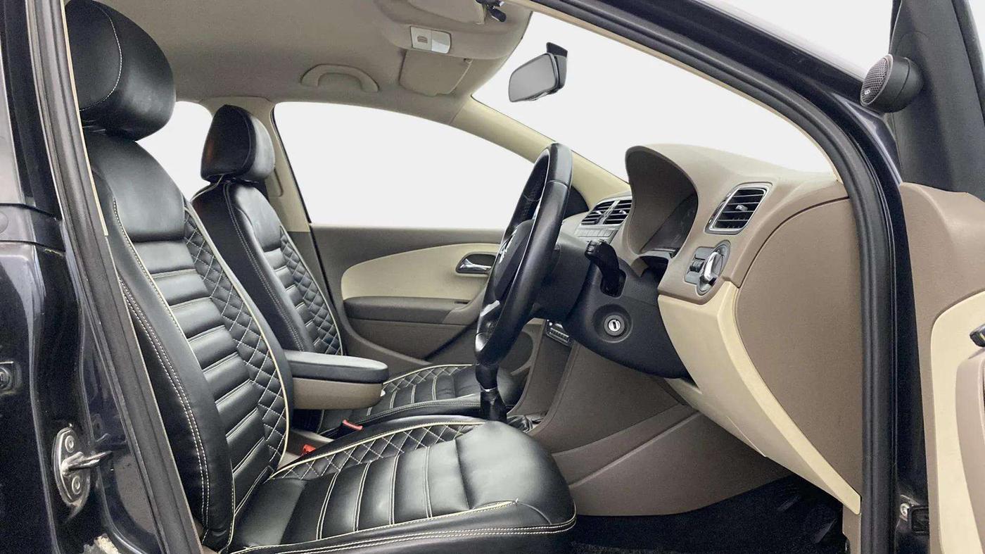 2013 Skoda Rapid ELEGANCE 1.6 MPI MT, Petrol, Manual, 45,311 km, Right Side Front Door Cabin