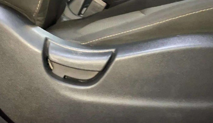 2017 Hyundai Creta E PLUS 1.6 PETROL, Petrol, Manual, 54,084 km, Driver Side Adjustment Panel