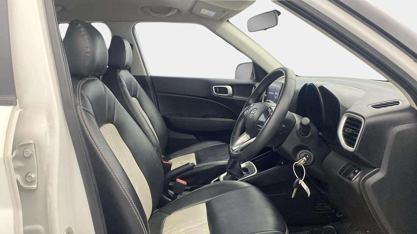 2022 Hyundai VENUE S+ 1.2, Petrol, Manual, 41,463 km, Right Side Front Door Cabin