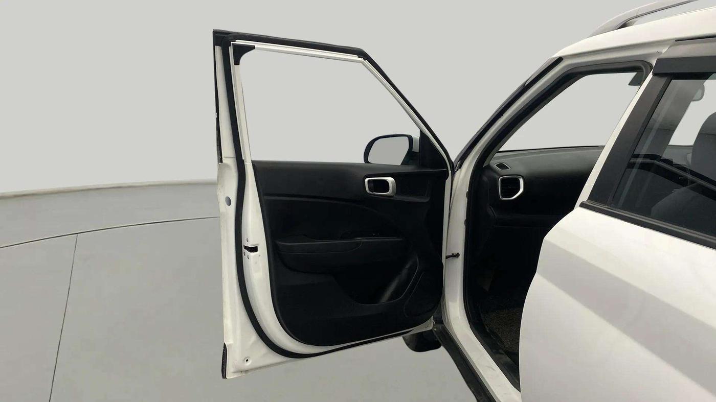 2022 Hyundai VENUE S+ 1.2, Petrol, Manual, 41,463 km, LHS Front Door
