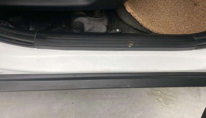 2022 Hyundai VENUE S+ 1.2, Petrol, Manual, 41,463 km, Right running board - Minor scratches