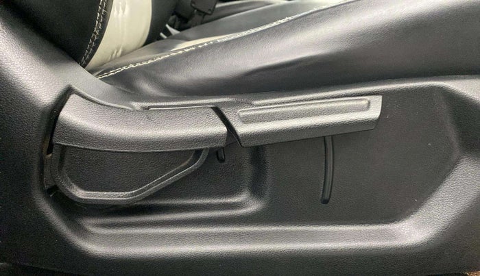 2022 Hyundai VENUE S+ 1.2, Petrol, Manual, 41,463 km, Driver Side Adjustment Panel