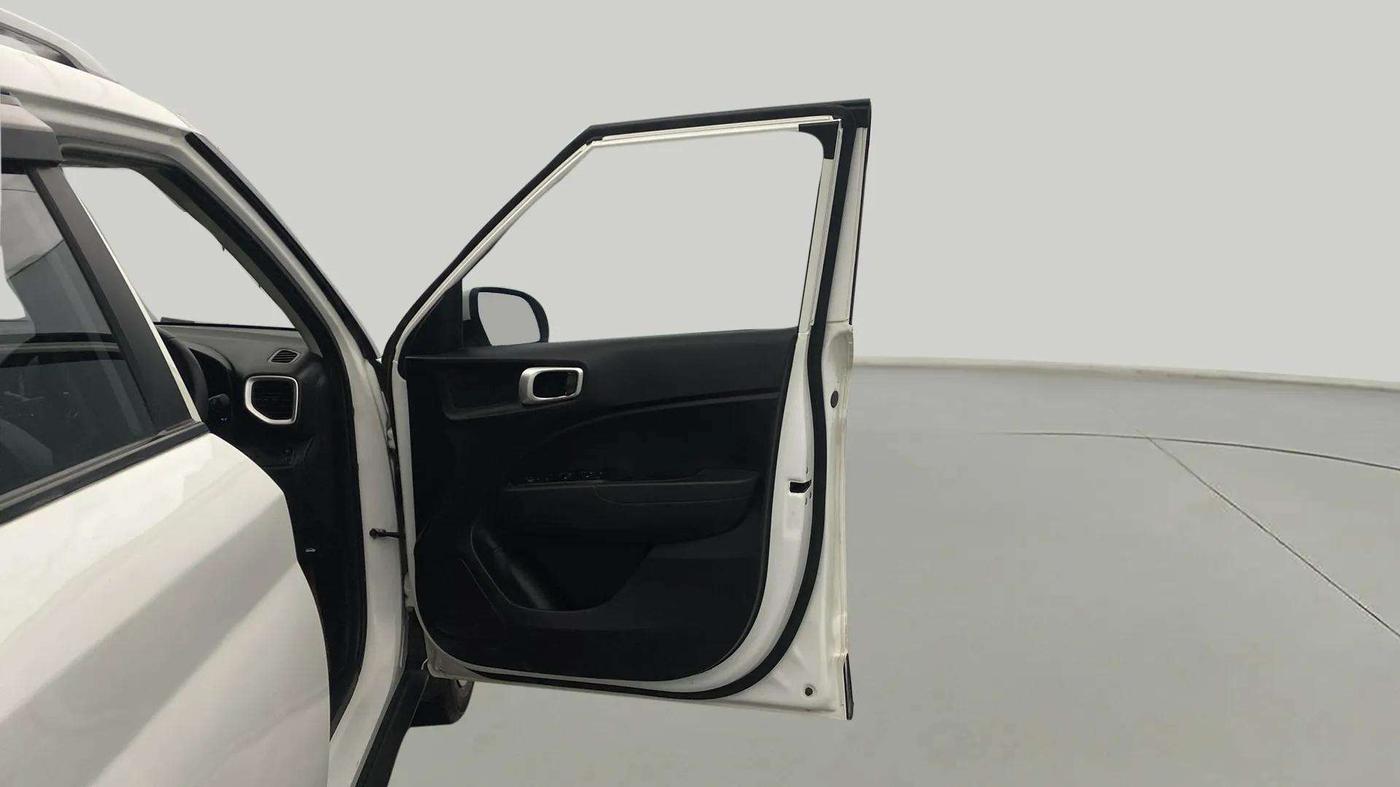 2022 Hyundai VENUE S+ 1.2, Petrol, Manual, 41,463 km, RHS Front Door