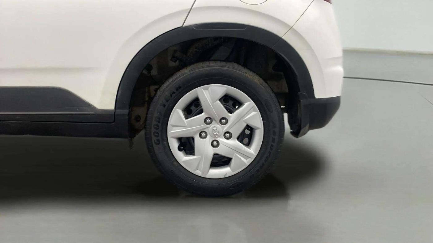 2022 Hyundai VENUE S+ 1.2, Petrol, Manual, 41,463 km, Left Rear Wheel