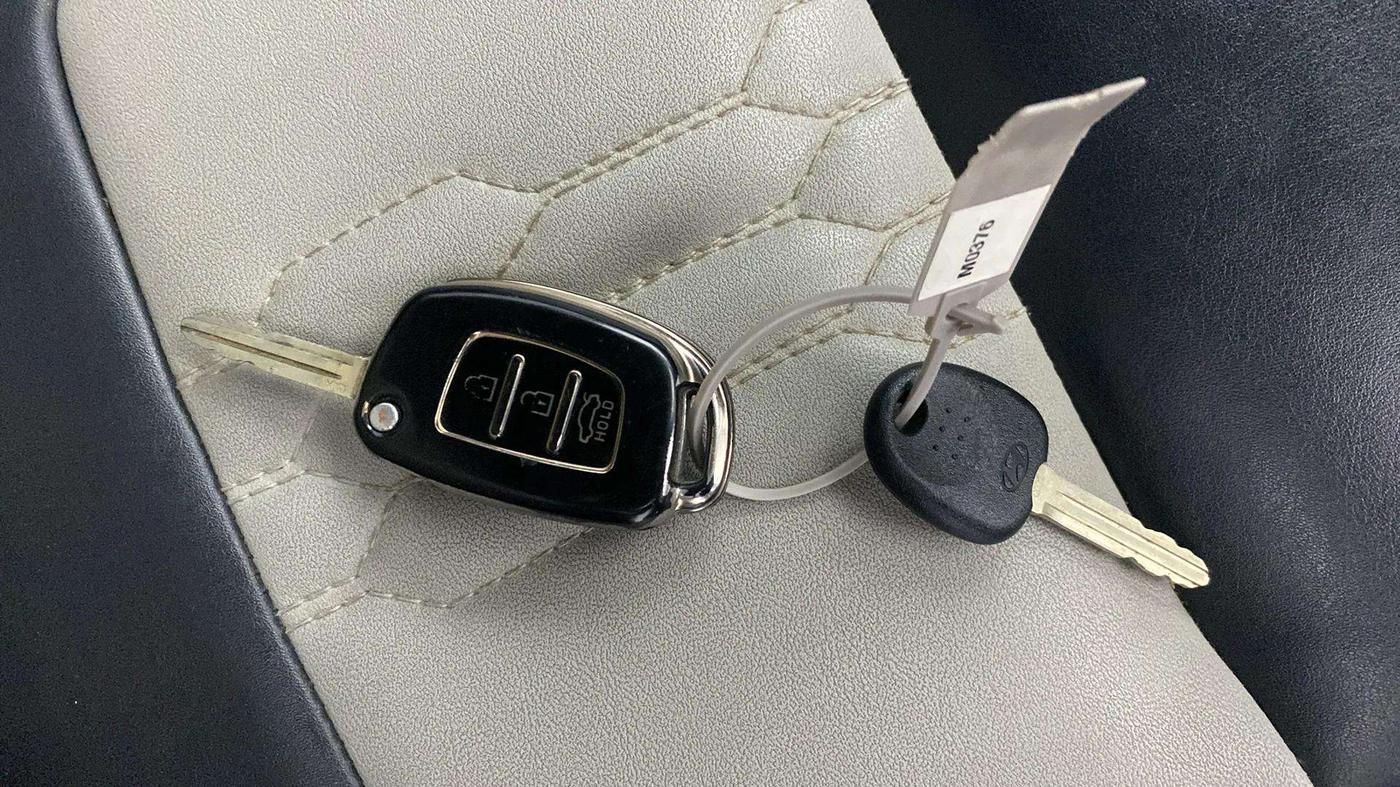 2022 Hyundai VENUE S+ 1.2, Petrol, Manual, 41,463 km, Key Close Up
