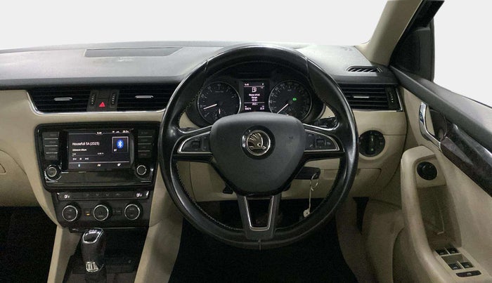 2017 Skoda Octavia AMBITION PLUS AT 1.8 TSI, Petrol, Automatic, 56,673 km, Steering Wheel Close Up