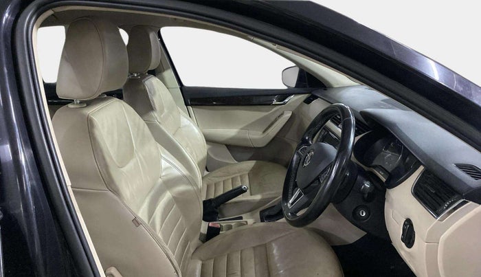 2017 Skoda Octavia AMBITION PLUS AT 1.8 TSI, Petrol, Automatic, 56,673 km, Right Side Front Door Cabin