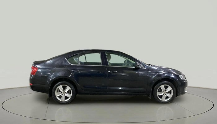 2017 Skoda Octavia AMBITION PLUS AT 1.8 TSI, Petrol, Automatic, 56,673 km, Right Side View