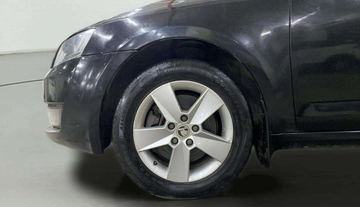2017 Skoda Octavia AMBITION PLUS AT 1.8 TSI, Petrol, Automatic, 56,673 km, Left Front Wheel