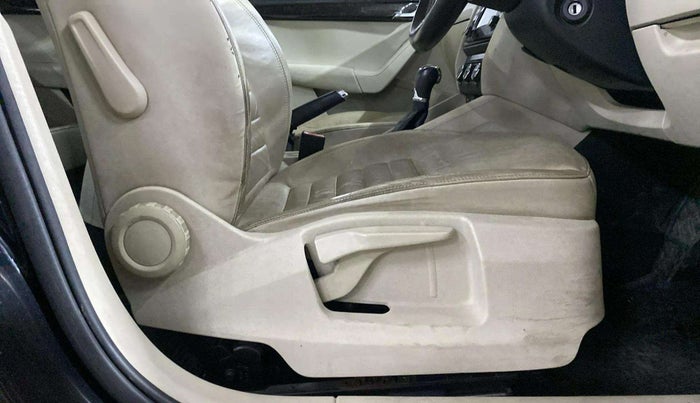 2017 Skoda Octavia AMBITION PLUS AT 1.8 TSI, Petrol, Automatic, 56,673 km, Driver Side Adjustment Panel