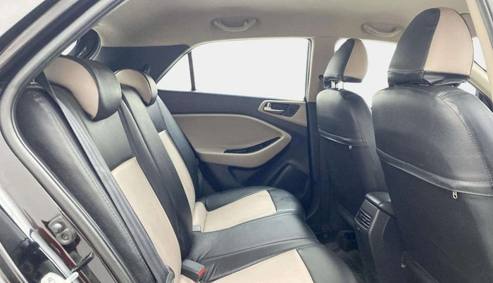 2016 Hyundai Elite i20 ASTA 1.2 (O), Petrol, Manual, 35,356 km, Right Side Rear Door Cabin