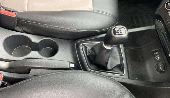 2016 Hyundai Elite i20 ASTA 1.2 (O), Petrol, Manual, 35,356 km, Gear Lever