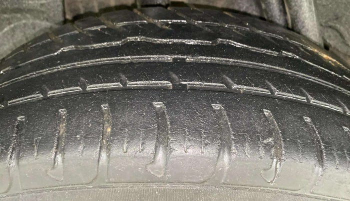 2014 Nissan Terrano XE (D), Diesel, Manual, 63,928 km, Right Rear Tyre Tread